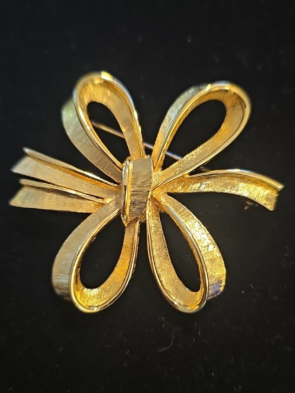 Rare Find Monet Gold Bow Brooch - Elegant Women’s Jewelry.